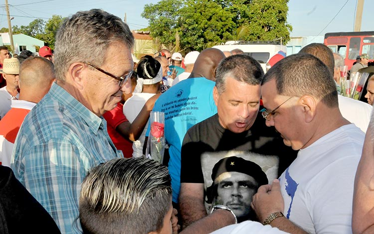 Reconocimiento a empresas y personalidades, en acto por el 26 de Julio en Villa Clara. Reconocimiento a empresas y personalidades, en acto por el 26 de Julio en Villa Clara.