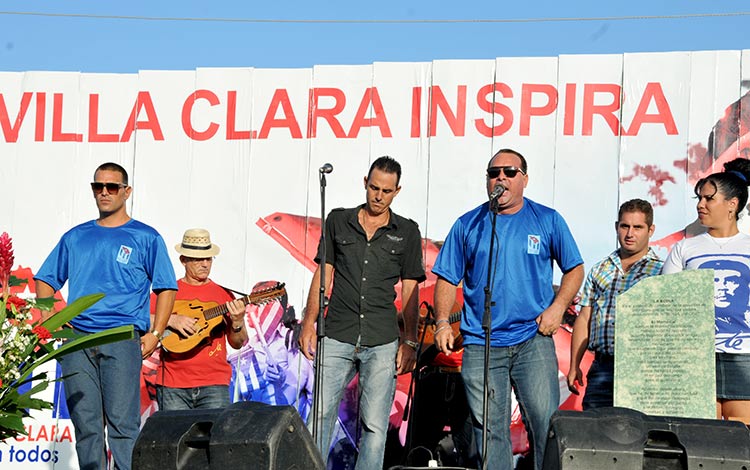 Repentistas improvisan en acto provincial por el 26 de Julio e Villa Clara. Repentistas improvisan en acto provincial por el 26 de Julio e Villa Clara.