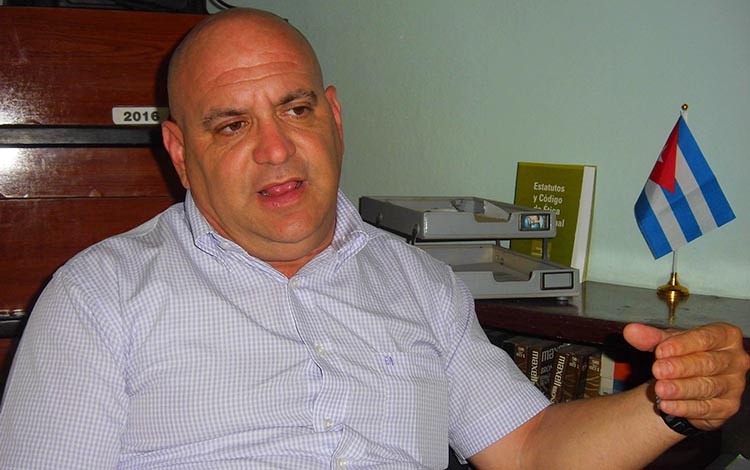 Dr. Kirk Díaz Guzmán Corrales.