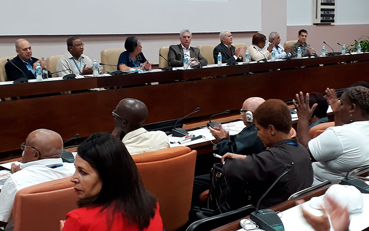 Presidente de Cuba, Miguel Díaz-Canel, asiste a sesión inaugural del Octavo Congreso de la Asociación Nacional del Ciego.