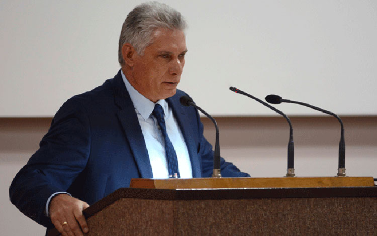 Miguel Díaz-Canel pronuncia discurso de clausura del 8.o Congreso de la Asociación Nacional de Economistas y Contadores de Cuba.