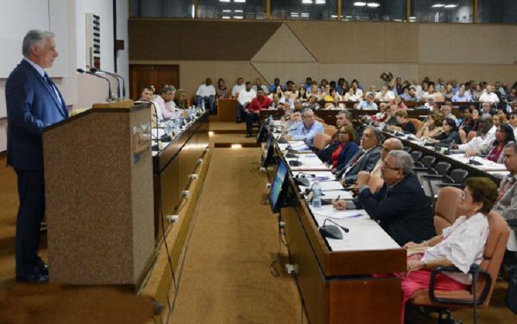Díaz-Canel clausura Congreso de la Anec