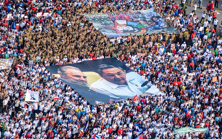 Jóvenes en Desfile del Primero de Mayo en La Habana. Jóvenes en Desfile del Primero de Mayo en La Habana.