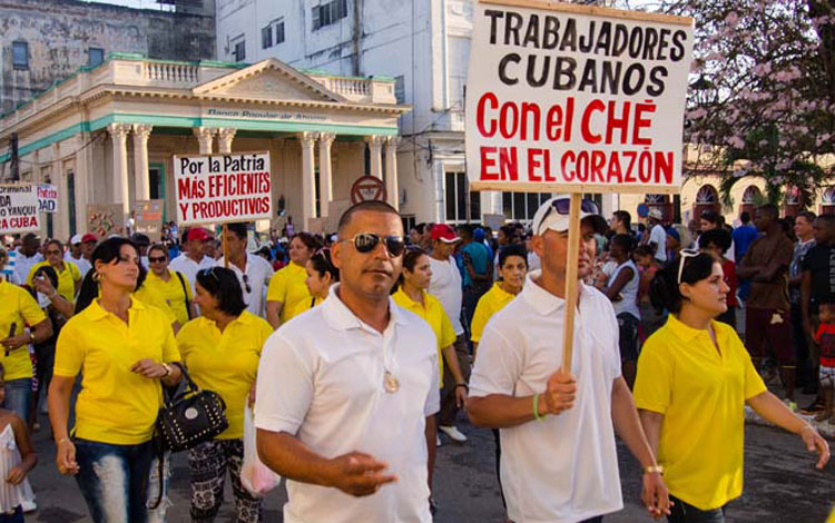 Desfile de trabajadores de la Industria Alimentaria y la Pesca.