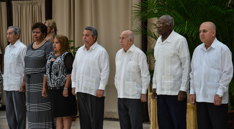 Presidencia en acto de condecoración a Héroes y Heroí­nas del Trabajo.