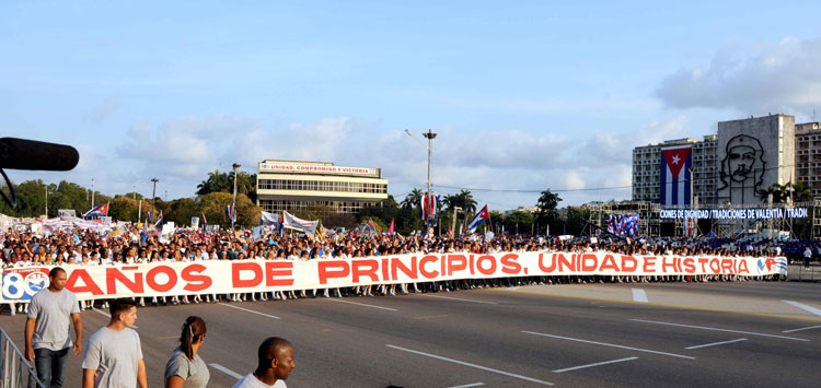 Desfile por el Primero de Mayo en La Habana.