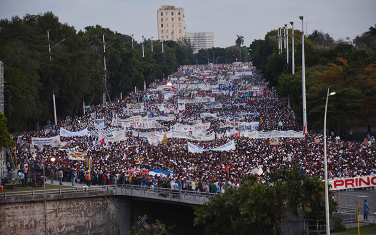 Desfile por el Primero de Mayo en La Habana.