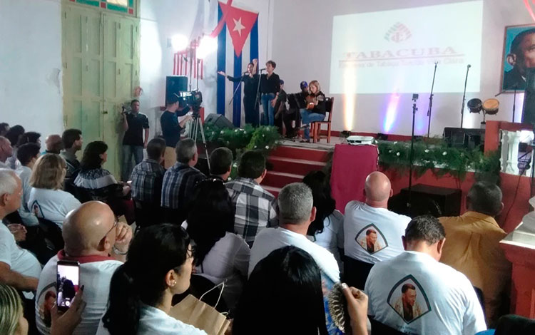 Trío Palabras actúa en gala por el Día del Trabajador Tabacalero. Trío Palabras actúa en gala por el Día del Trabajador Tabacalero.