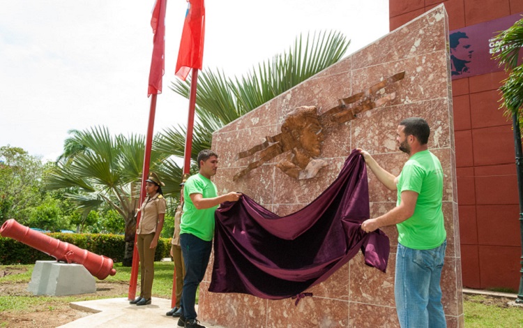 Inauguran monumento a Mella en UCLV Inauguran monumento a Mella en UCLV
