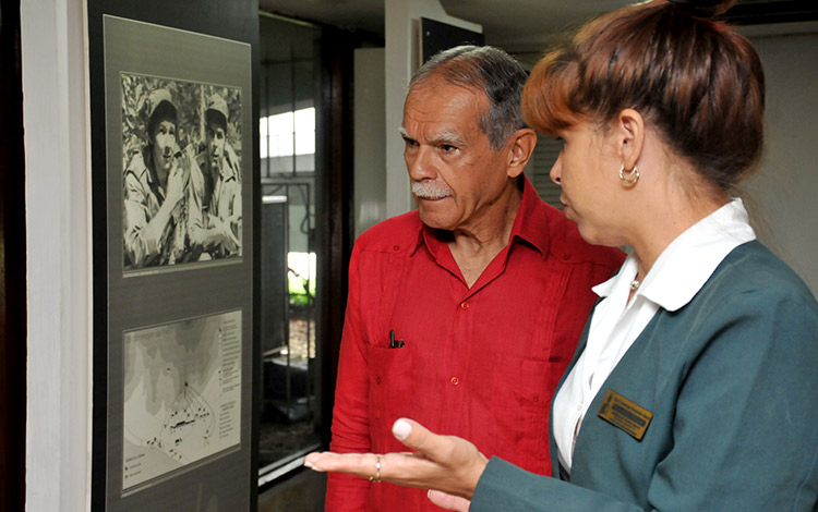 Oscar López Rivera recorre Complejo Escultórico Ernesto Che Guevara, de Santa Clara.