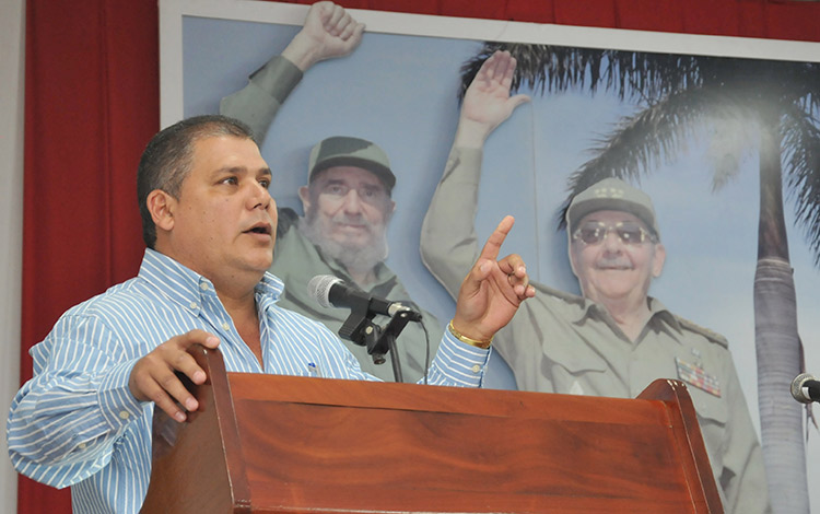 Julio Lima Corzo, primer secretario del PCC en Villa Clara. Julio Lima Corzo, primer secretario del PCC en Villa Clara.