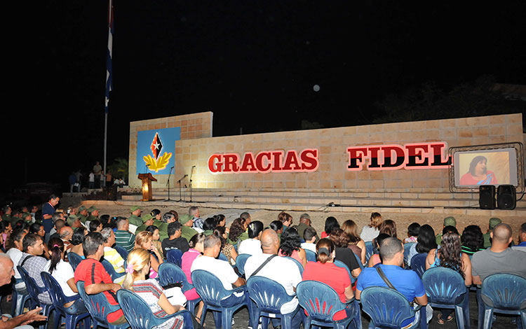 Valla lumínica en homenaje a Fidel en Santa Clara.