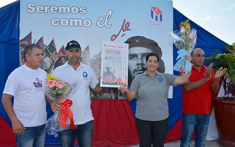 Reconocimiento al municipio de Santa Clara en el acto por el 26 de Julio. Reconocimiento al municipio de Santa Clara en el acto por el 26 de Julio.