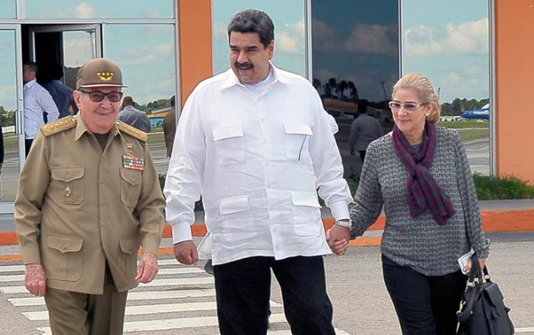 Raúl Castro Ruz despide a Nicolás Muduro, 30 de octubre de 2018.