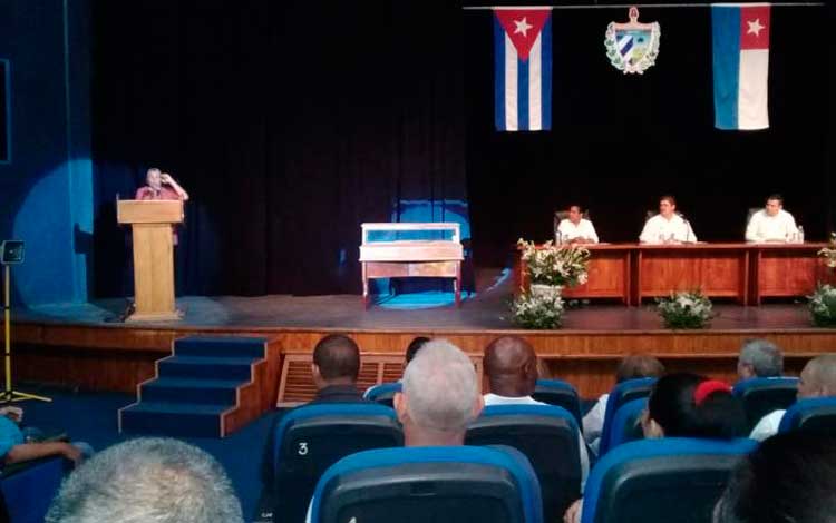 Presidente cubano asiste a Asamblea Solemne en Granma