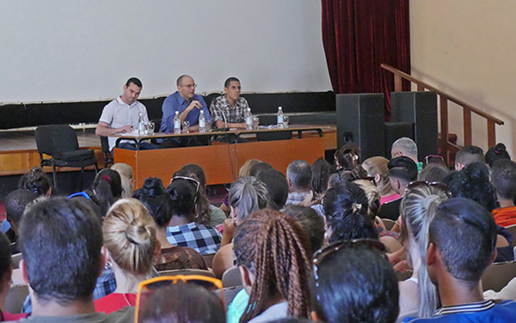 Audiencia parlamentaria en la UCLV.