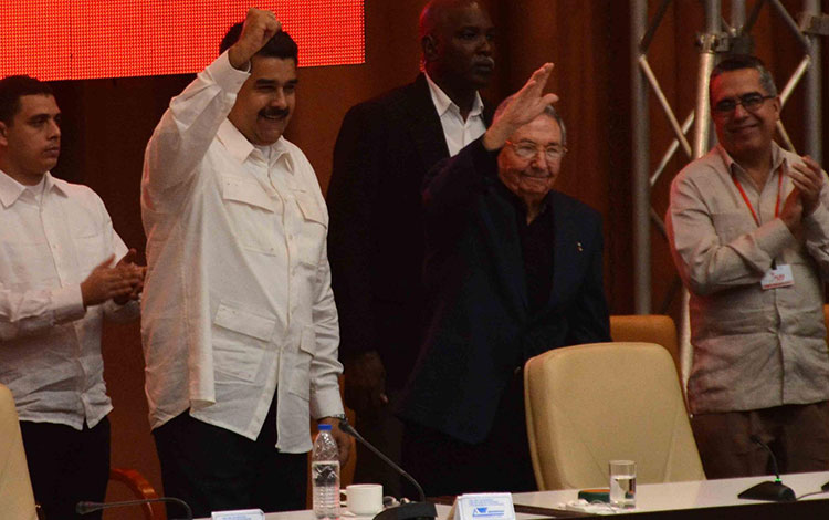 Nicolás Maduro y Raúl Castro en celebración del aniversario 13 del Alba.