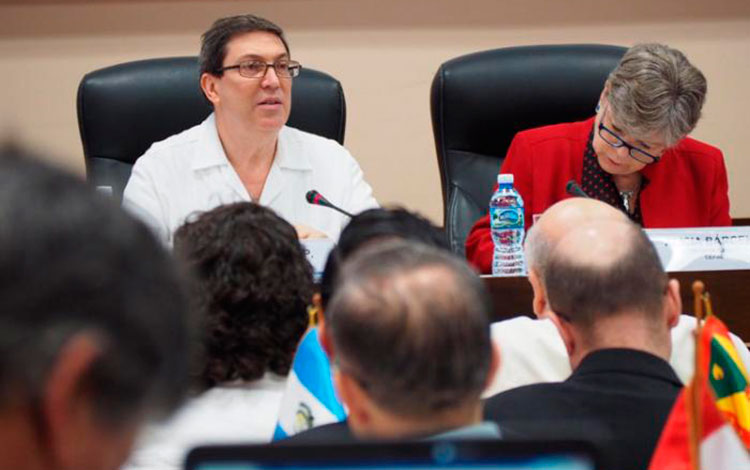 Bruno Rodríguez Parrilla, canciller de Cuba, y Alicia Bárcena, secretaria ejecutiva de la Cepal.