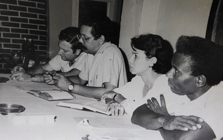 Pedro Hernández Soto junto a periodistas de Vanguardia, en 1983.