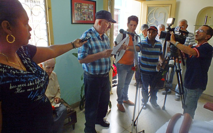 Homenaje a Moltó en Casa de la prensa