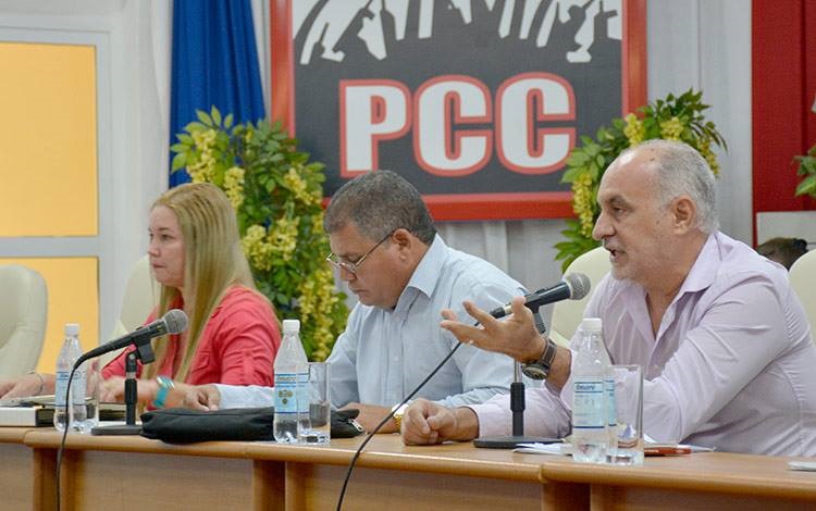Presidencia al acto Upec Presidencia al acto Upec