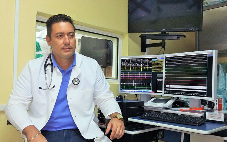 Doctor Raimundo Carmona, especialista en Fisología y Cardiología.