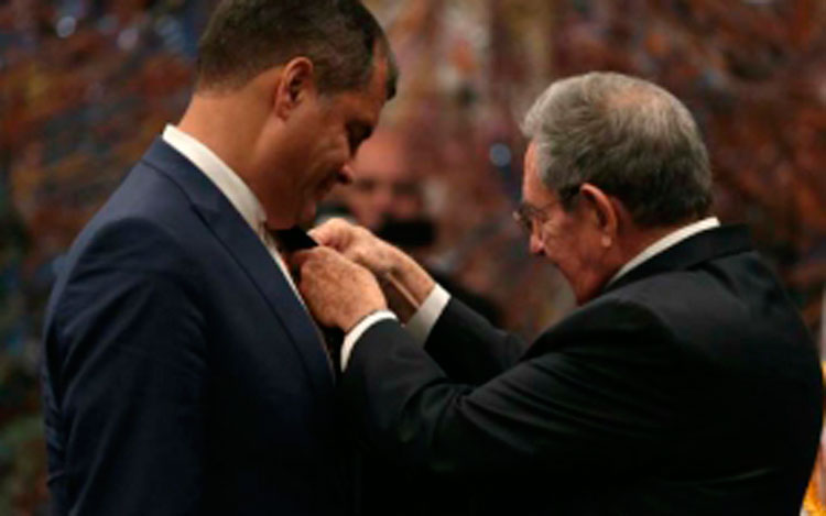 Rafael Correa y Raúl Castro