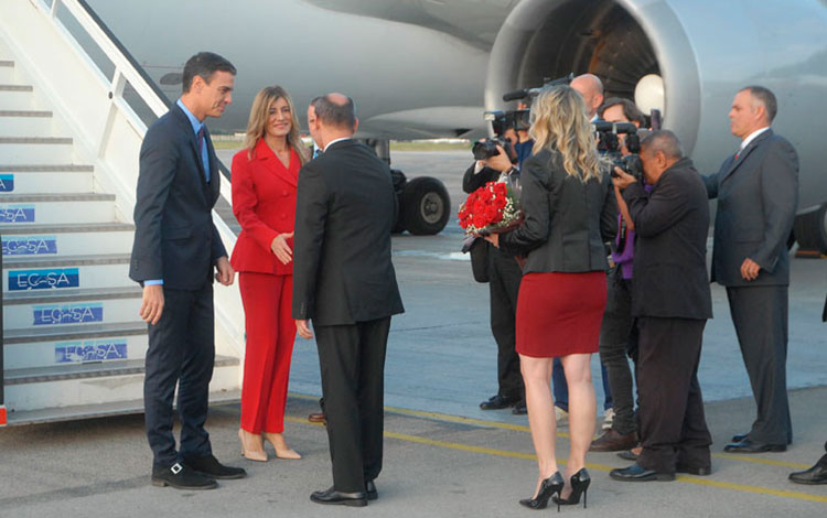 Pedro Sánchez, presidente de España, arriba a Cuba en visita oficial.
