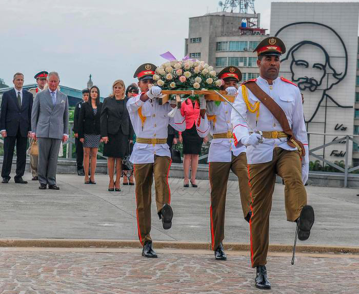 Prí­ncipe de Gales y duquesa de Cornualles rinde tributo a José Martí­ en La Habana.