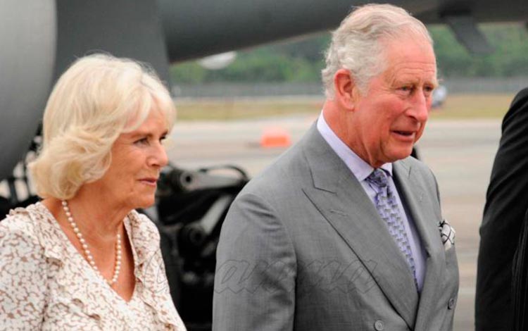 Príncipe de Gales y duquesa de Cornualles a su llegada a La Habana, Cuba.