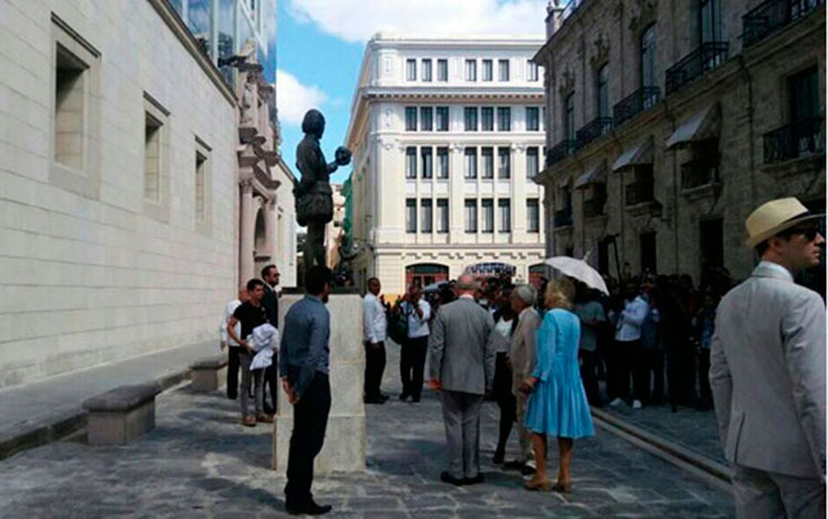 Recorrido de las altezas reales por la Habana Vieja.
