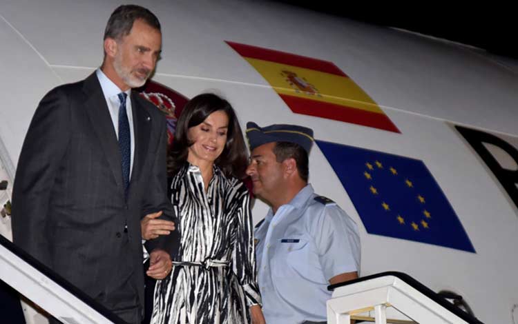 Reyes de España arriban a Cuba.