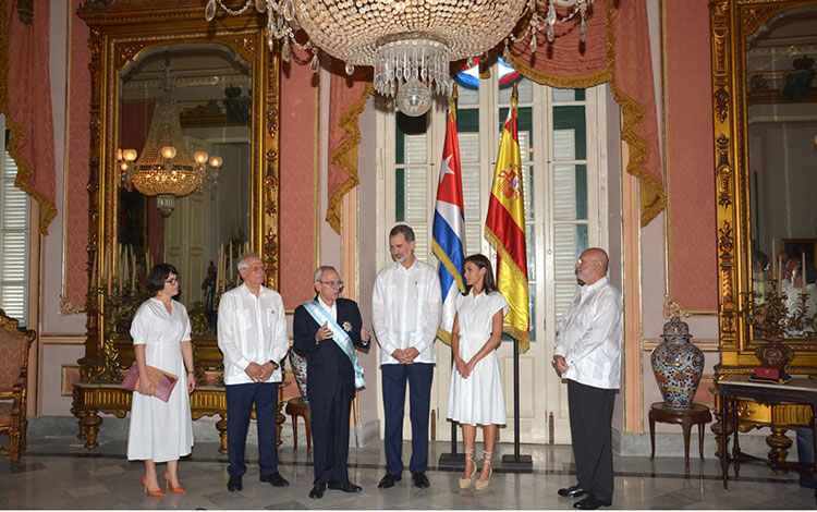 Reyes de España junto a Eusebio Leal.