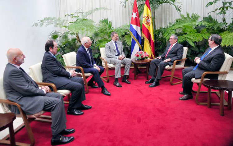 Ray Felipe Vi  y Raúl Castro Ruz.