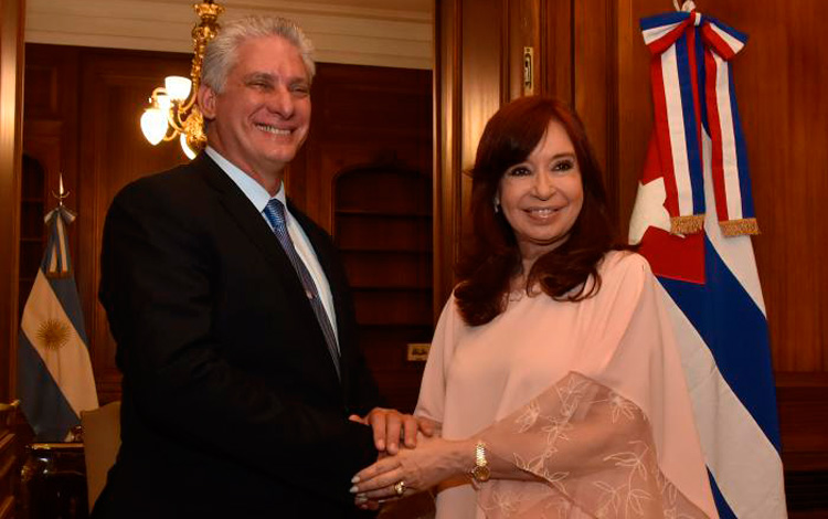 Presidente cubano junto a Cristina Fernández