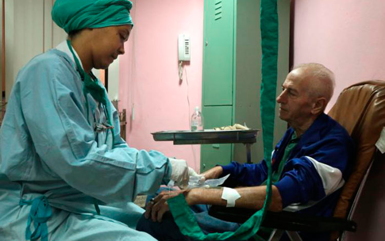 Enfermera y paciente.