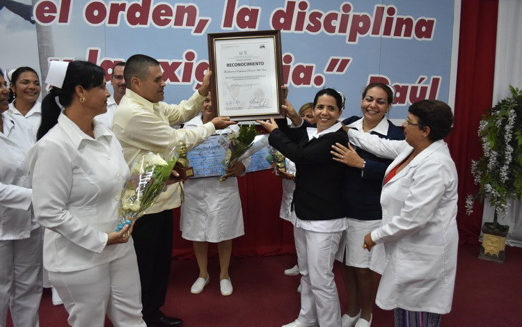 Villa Clara recibió el diploma acreditativo del primer lugar nacional en el trabajo de la Enfermerí­a.