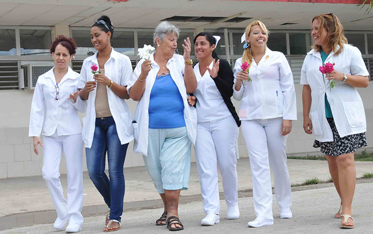 Mujeres del sector de la Salud en Corralillo, Villa Clara.