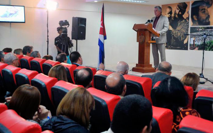 Miguel Díaz-Canel interviene en el acto por la culminación de la misión cubana en Brasil.