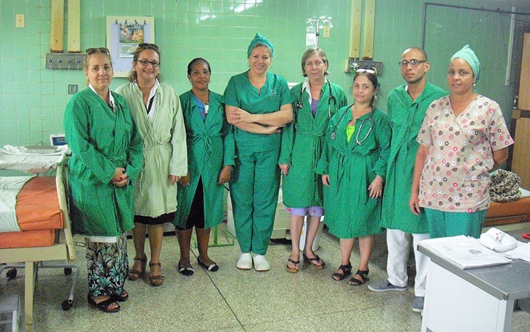 Equipo de servicio de Nefrologí­a del hospital infantil de Villa Clara.