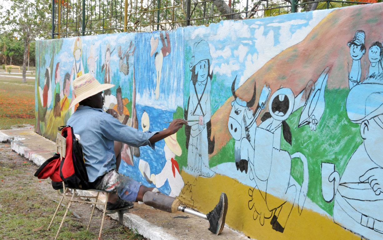 Miguel Ángel Alfonso Mora en el parque de diversiones Camilo Cienfuegos,