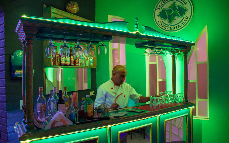 Bar por cuenta propia en Santa Clara. Bar por cuenta propia en Santa Clara.