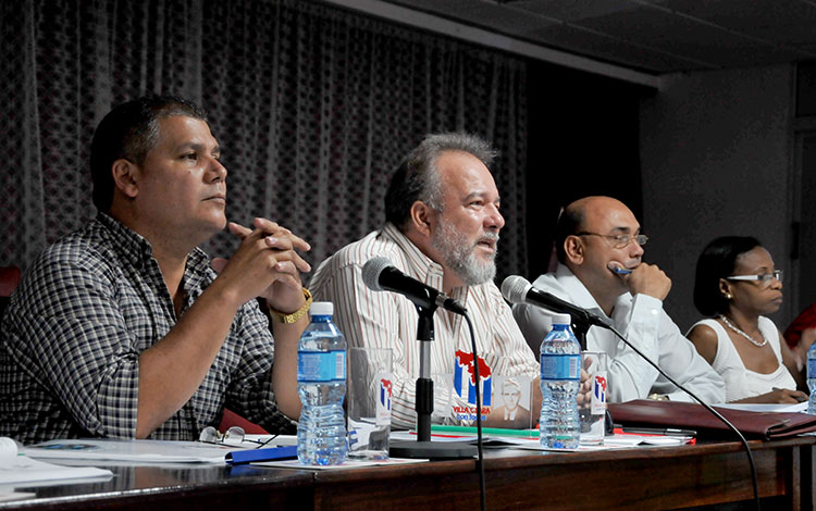 Manuel Marrero Cruz, ministro de Turismo, asistió a reunión preparatoria de FIT-Cuba 2018.