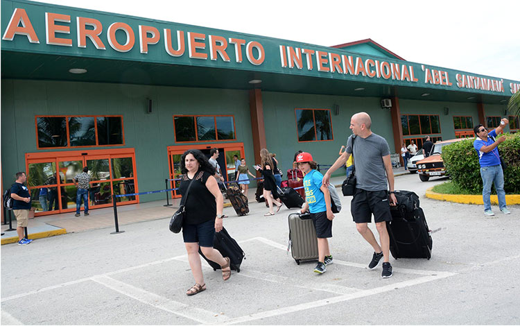 Aeropuerto Internacional Abel Santa María