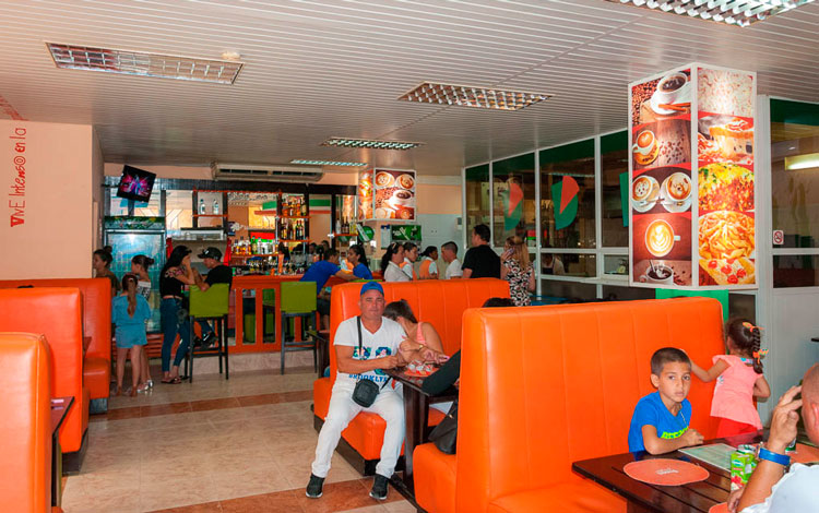 Salón Juvenil