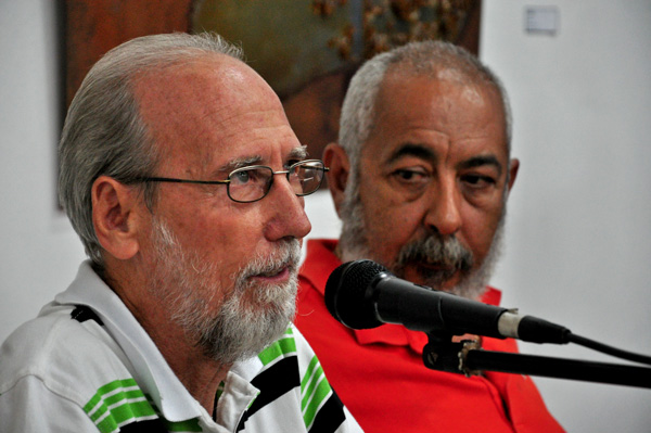 José Antonio Michelena y Leonardo Padura en Santa Clara, Villa Clara