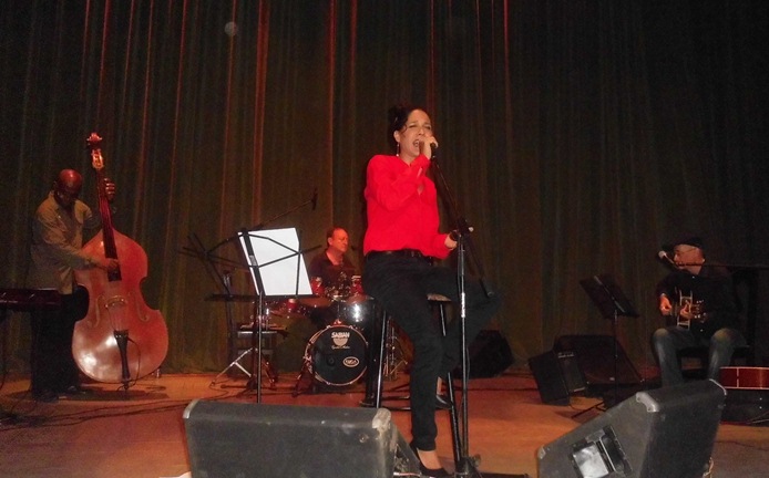 Haydée Milanés en concierto en el teatro La Caridad, Santa Clara