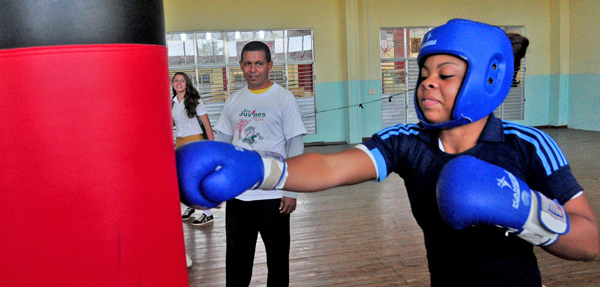 boxeadora azul yvg