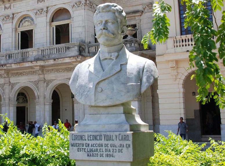 Monumento a Leoncio Vidal, en el parque de Santa Clara.