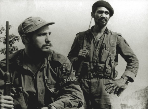 Juan Almeida y Fidel Castro